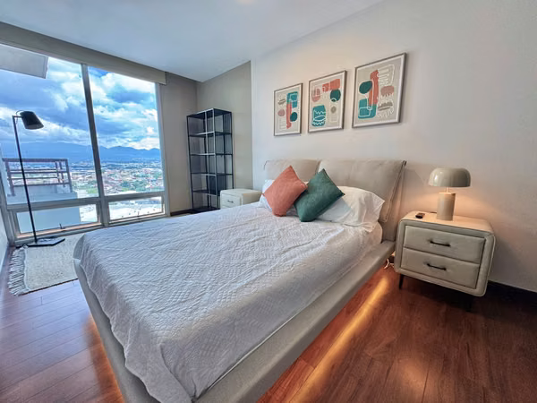 Apartamento amueblado con excelentes vistas en Paseo Colón