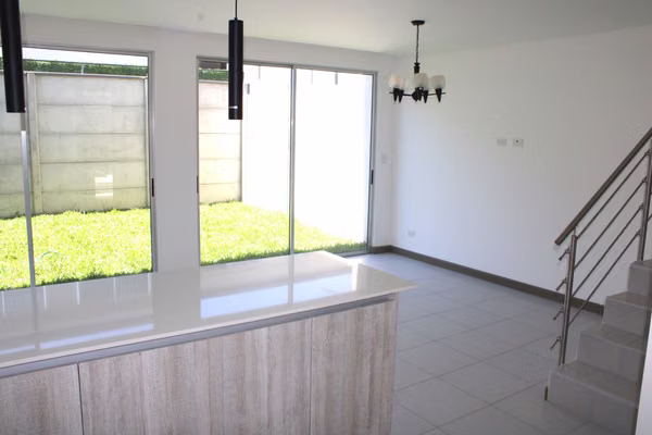Casa en alquiler en Cariari | 3 habitaciones, jardín y amenidades