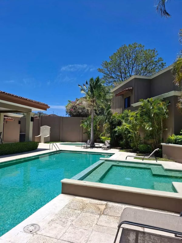 Sale of house in condo in strong Ventura santa ana wells