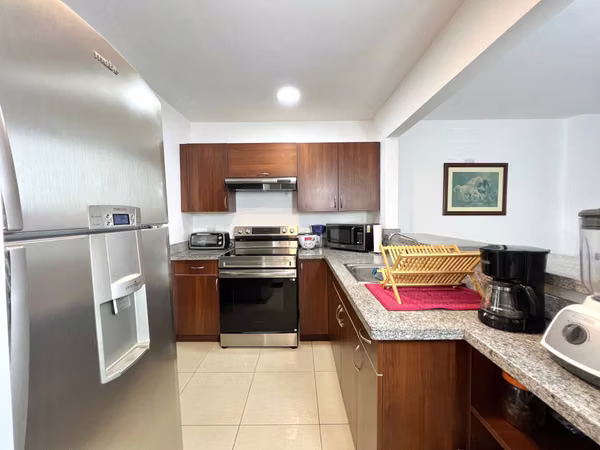 Alquiler de apartamento en Santa Ana. 2 Habitaciones. Amueblado. ¡Amenidades!