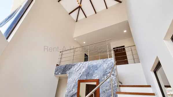Casa Moderna en Poás: 4 Habs, Gran Jardín y 3 Parqueos | 245m² Casa Moderna en Poás: 4 Habs, Gran Jardín y 3 Parqueos | 2