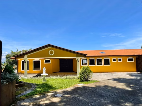 ALQUILO O VENDO QUINTA EN BARVA DE HEREDIA