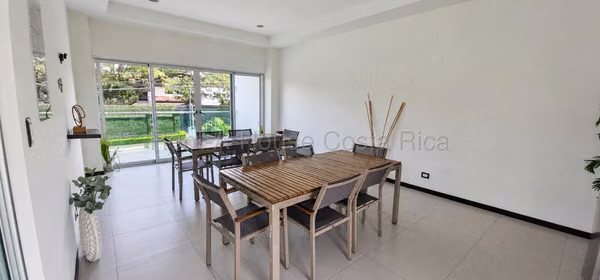 Alquiler o Venta de Hermoso Townhouse Moderno AMUEBLADO en Pozos de Santa Ana RZ