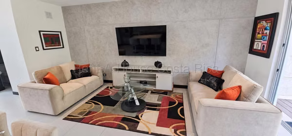 Alquiler o Venta de Hermoso Townhouse Moderno AMUEBLADO en Pozos de Santa Ana RZ
