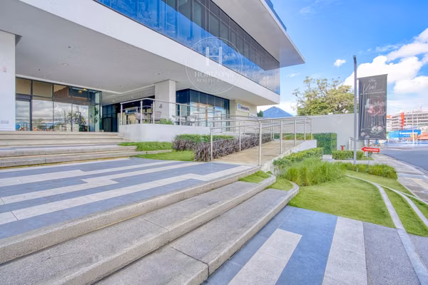Se Alquila Estrene Oficina en San Pedro Business Center 445m² 13 Parqueos hcr41
