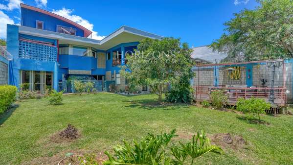 Sell House with Ample Jardin in Residential Sierras de La Union Vista to the M