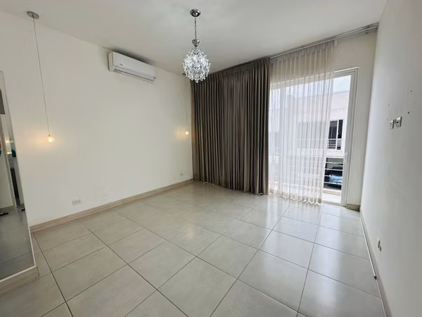 ALQUILER DE AMPLIA CASA EN CONDOMINIO LA ARBOLEDA