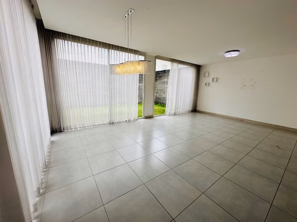 ALQUILER DE AMPLIA CASA EN CONDOMINIO LA ARBOLEDA
