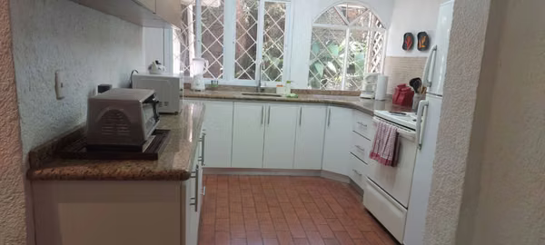 Casa de una planta amoblada en Guachipelín – Agua e internet incluidos