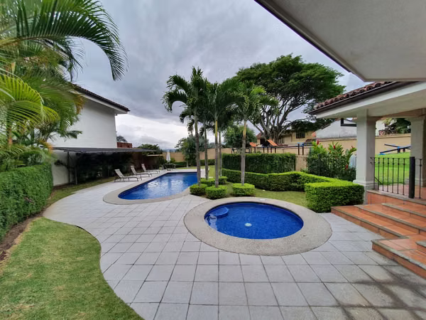 Jardín - Jaboncillo - Amplia - 322 m2 de terreno