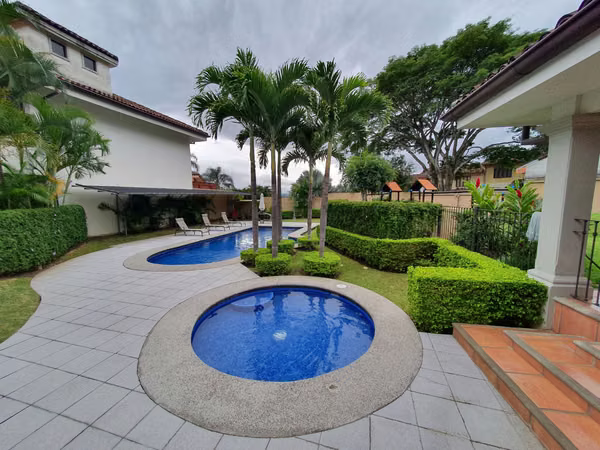 Jardín - Jaboncillo - Amplia - 322 m2 de terreno