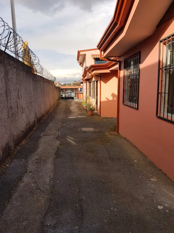 Alquiler de Apartamento en Desamparados, 250 mts oeste del Rancho Garibaldi, frente al Centro de Carnes Cucubres