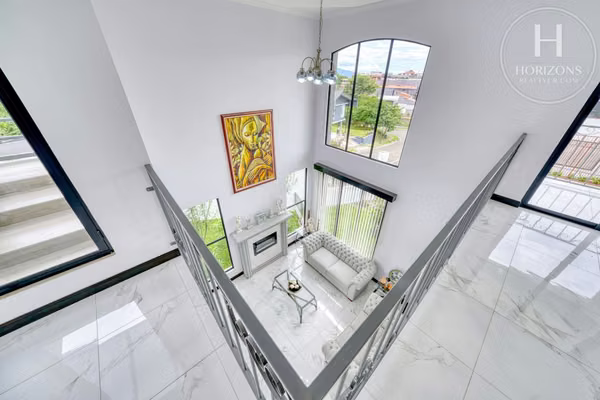 Se Vende Casa Residencial Altadena Sabanilla 4 Habitaciones Principal en 1er Nivel mas Oficina y Patio Amplio NJA1464SB