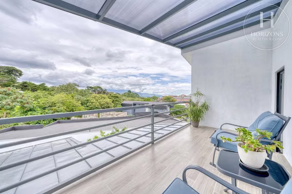 Se Vende Casa Residencial Altadena Sabanilla 4 Habitaciones Principal en 1er Nivel mas Oficina y Patio Amplio NJA1464SB