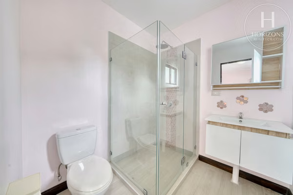 Se Vende Casa Residencial Altadena Sabanilla 4 Habitaciones Principal en 1er Nivel mas Oficina y Patio Amplio NJA1464SB