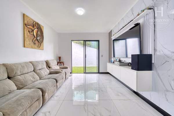 Se Vende Casa Residencial Altadena Sabanilla 4 Habitaciones Principal en 1er Nivel mas Oficina y Patio Amplio NJA1464SB