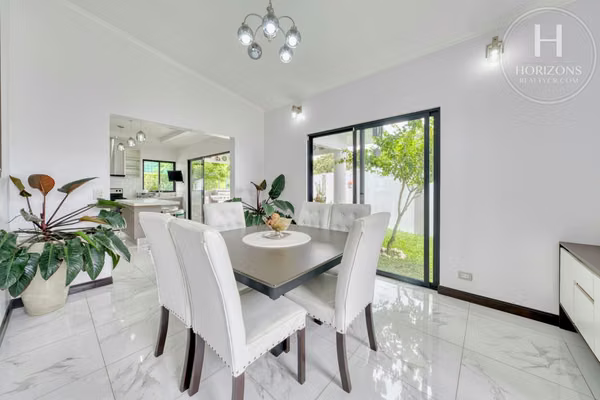 Se Vende Casa Residencial Altadena Sabanilla 4 Habitaciones Principal en 1er Nivel mas Oficina y Patio Amplio NJA1464SB