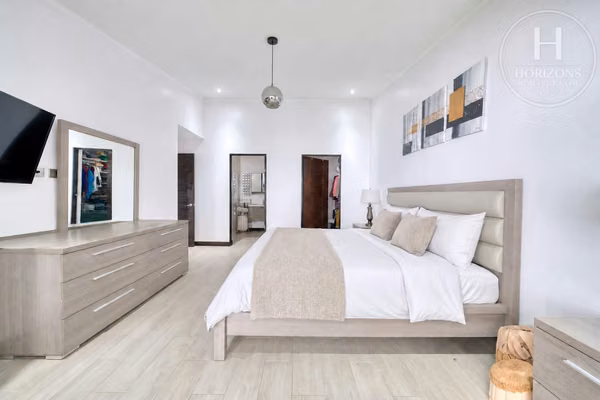 Se Vende Casa Residencial Altadena Sabanilla 4 Habitaciones Principal en 1er Nivel mas Oficina y Patio Amplio NJA1464SB