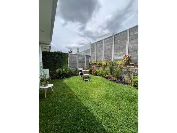 SE VENDE LINDA CASA EN CONDOMINIO SAN JOAQUÍN DE FLORES, HEREDIA