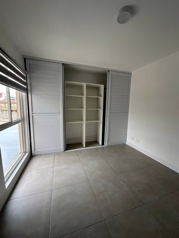 Apartamento en Alquiler con parqueo techado Monte Alto Curridabat