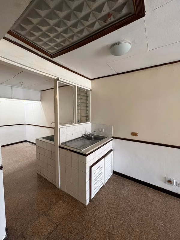 SE ALQUILA CASA EN CURRIDABAT Y UN APARTAMENTO – EXCELENTE UBICACIÓN 275.000 mensuales