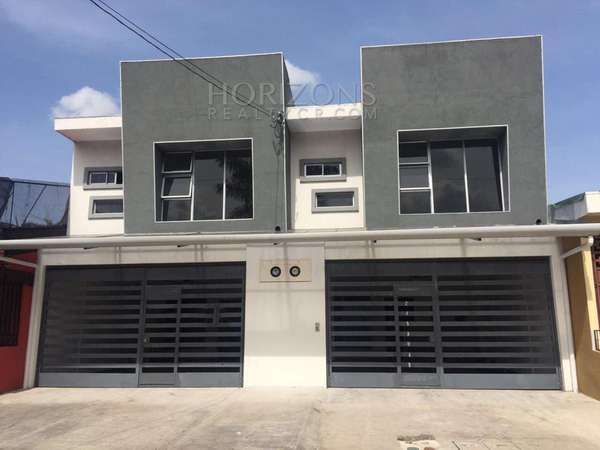 Independent House for Sale in Rohrmoser San José 3 Rooms with Patio and Cochera for 2 vehicles NJA8