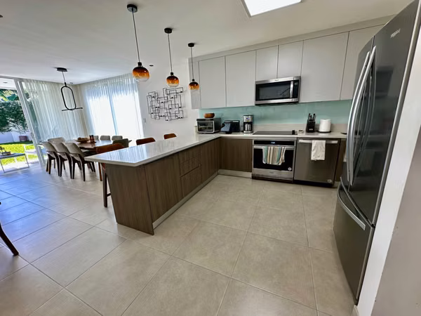 VENTA DE AMPLIA CASA EN CONDOMINIO LA ARBOLEDA, BELEN