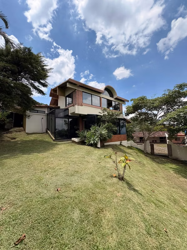EXCLUSIVE PROPERTY WITH 2 RESIDENCES IN SAN RAFAEL DE ESCAZÚ