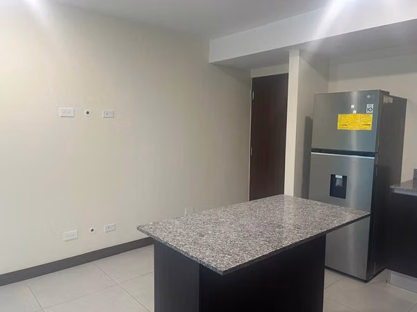 Apartamento 1 habitacion en alquiler Torre Los Yoses con parqueo, bodega y amenidades