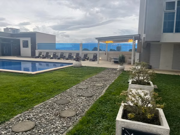 Apartamento 1 habitacion en alquiler Torre Los Yoses con parqueo, bodega y amenidades