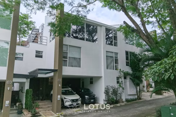 House for Sale in Santa Ana - 3 hab., Cód. AJ079