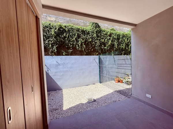 Alquiler de moderno apartamento dúplex de 2 habitaciones en Ulloa, Heredia H.A. 27-867