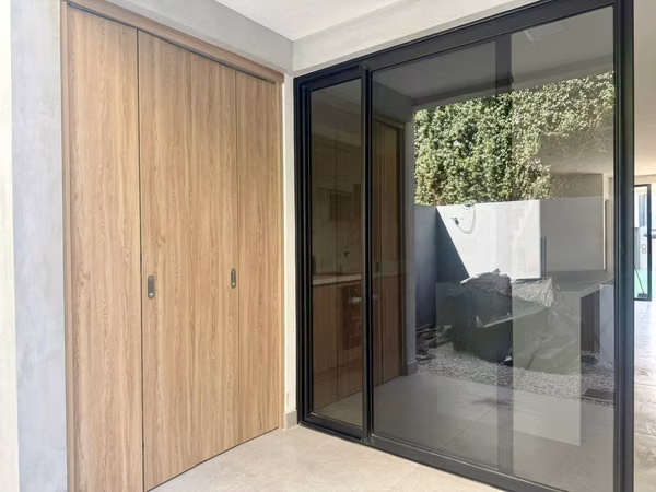 Alquiler de moderno apartamento dúplex de 2 habitaciones en Ulloa, Heredia H.A. 27-867