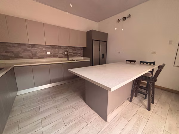 Venta casa de 1 Planta con cocina remodelada en Hatillo 7