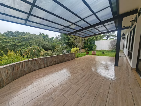 Se vende casa en Alajuela centro. Condómino  Ana Bolena