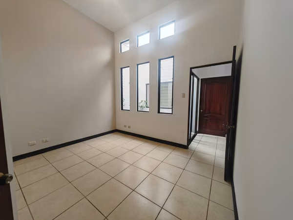 Se vende casa en Alajuela centro. Condómino  Ana Bolena
