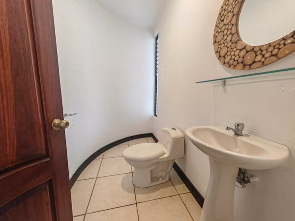 Se vende casa en Alajuela centro. Condómino  Ana Bolena