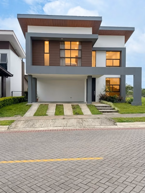 Amoblada House in Hacienda Los Reyes, in Condominio