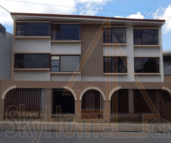 Edificio comercial en venta o alquiler / Curridabat / Adaptado a Ley 7600