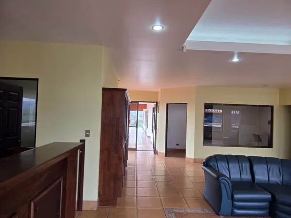 EDIFICIO COMERCIAL DE 900 m² EN ALQUILER – GRECIA CENTRO