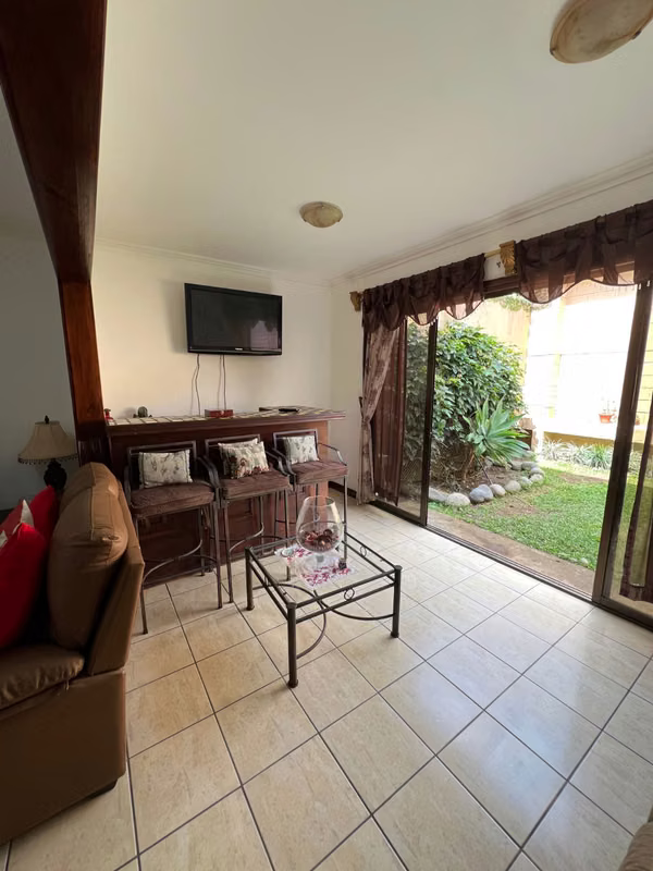 Venta de casa 5 dormitorios en Granadilla, Curridabat (AS)