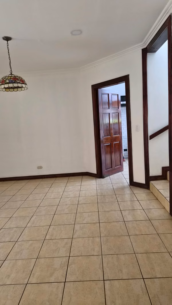 Venta de casa 5 dormitorios en Granadilla, Curridabat (AS)