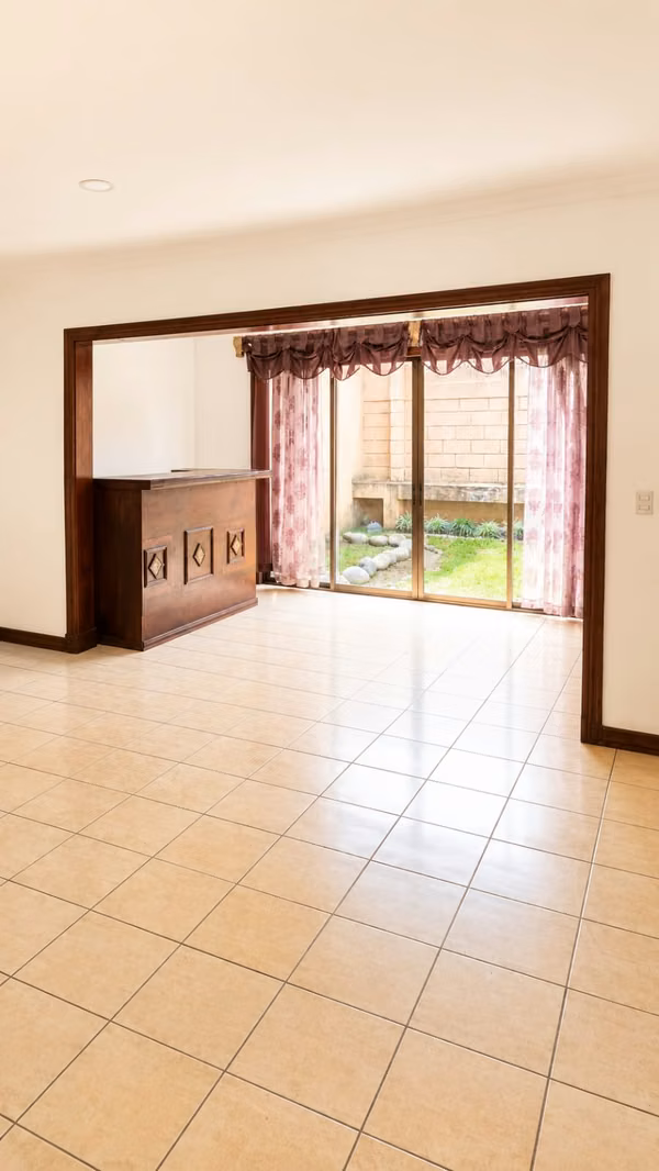 Venta de casa 5 dormitorios en Granadilla, Curridabat (AS)
