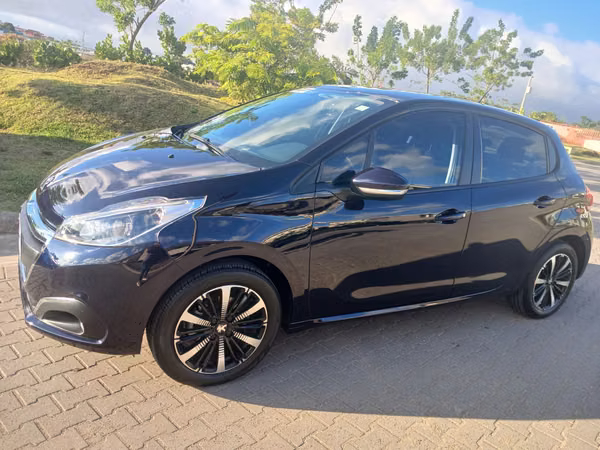 BEAUTIFUL FRENCH VEHICLE: PEUGEOT 208 PETROL MANUAL OF 2018