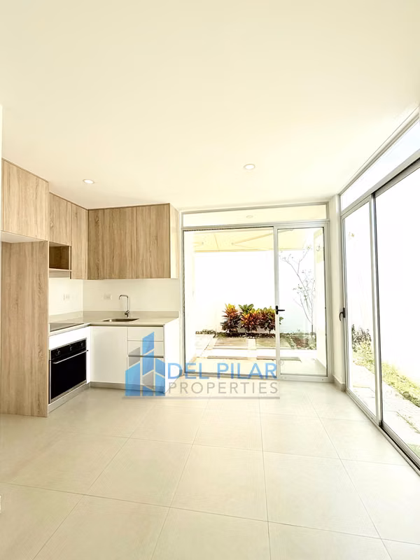 Alquiler de hermosa casa con jardín