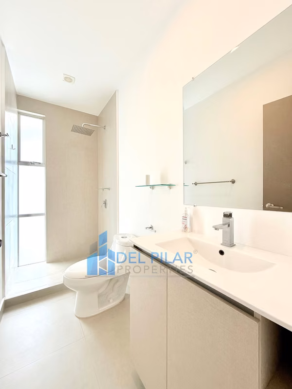Alquiler de hermosa casa con jardín