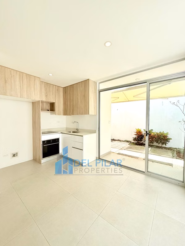 Alquiler de hermosa casa con jardín