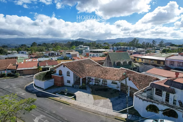 AMPLIA CASA EN VENTA! CON USO DE SUELO MIXTO EN RESIDENCIAL GONZALEZ ÁNGULO EN ORIENTAL CARTAGO njc02