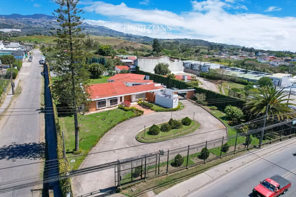 PROPIEDAD COMERCIAL CON CASA FRENTE A CARRETERA NACIONAL PRIMARIA 10 OREAMUNO CARTAGO njc01
