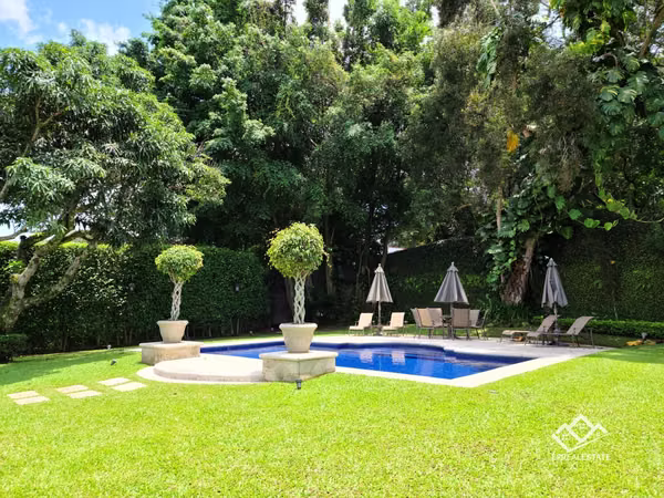 VENTA RESIDENCIA DE LUJO INDEPENDIENTE  JOYA ARQUITECTONICA EN ESCAZU UBICACION INMEJORABLE